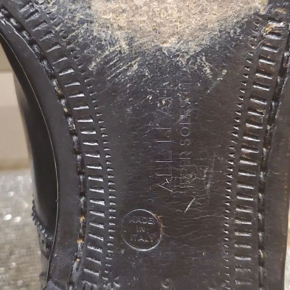 ‎BELTRAMI Black Leather Wingtip Oxfords - Size 9